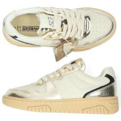Gouden sneakers
