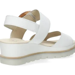 Witte sandalen