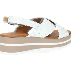Witte sandalen