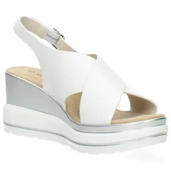 Witte sandalen