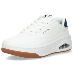 Witte sneakers