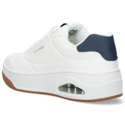 Witte sneakers