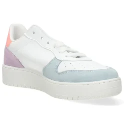 Witte sneakers