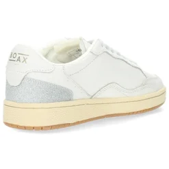 Witte sneakers
