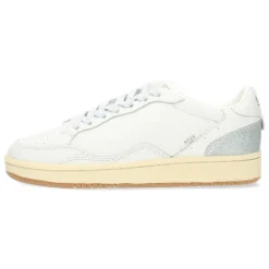 Witte sneakers