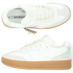 Witte sneakers