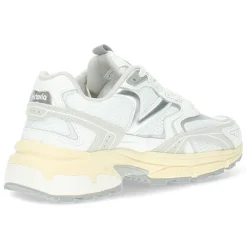 Witte sneakers