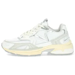 Witte sneakers