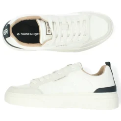 Witte sneakers