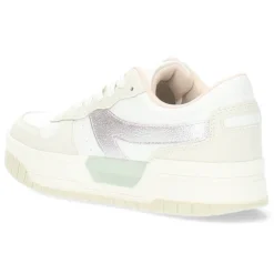 Witte sneakers