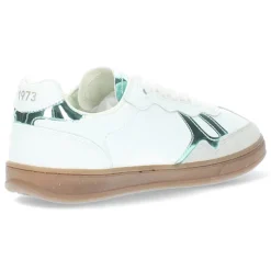 Witte sneakers