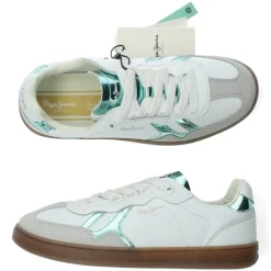 Witte sneakers