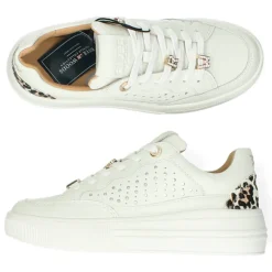 Witte sneakers