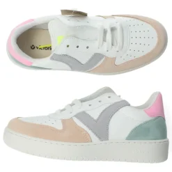Witte sneakers