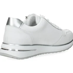 Witte sneakers