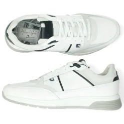 Witte sneakers
