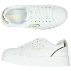 Witte sneakers