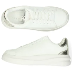Witte sneakers