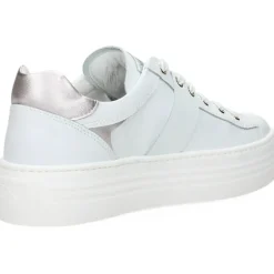 Witte sneakers