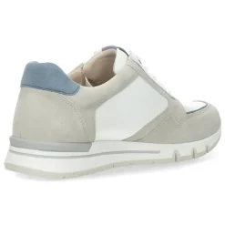 Witte sneakers