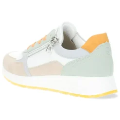 Witte sneakers