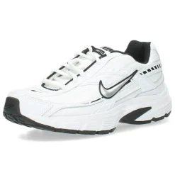 Witte sportschoenen