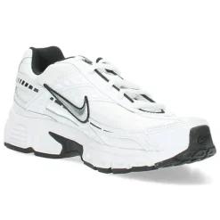 Witte sportschoenen