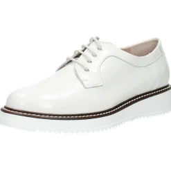 Witte veterschoenen