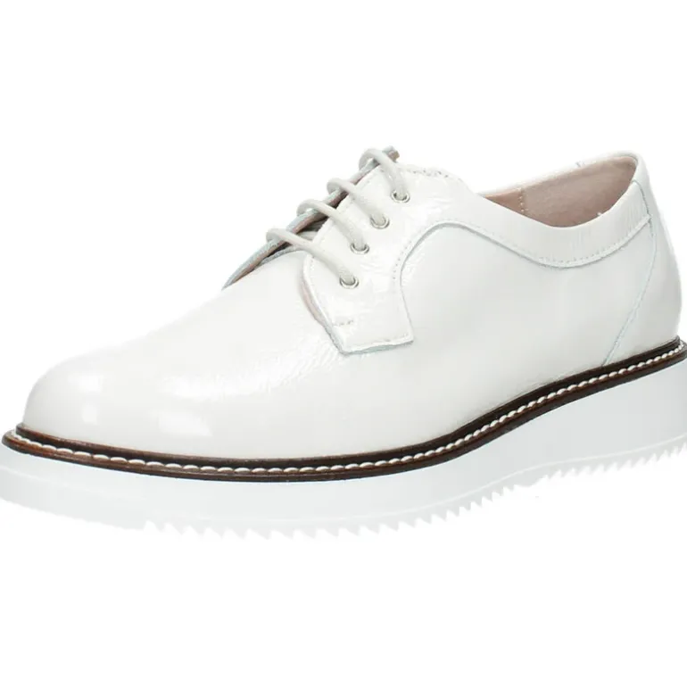 Witte veterschoenen