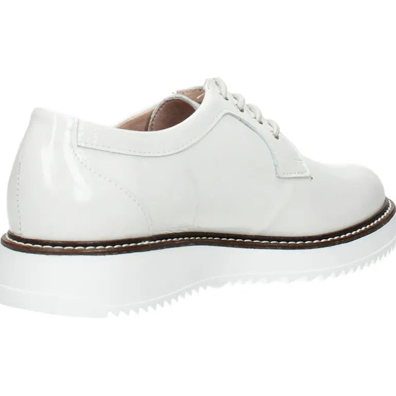 Witte veterschoenen