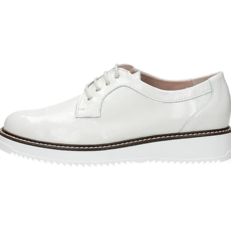 Witte veterschoenen